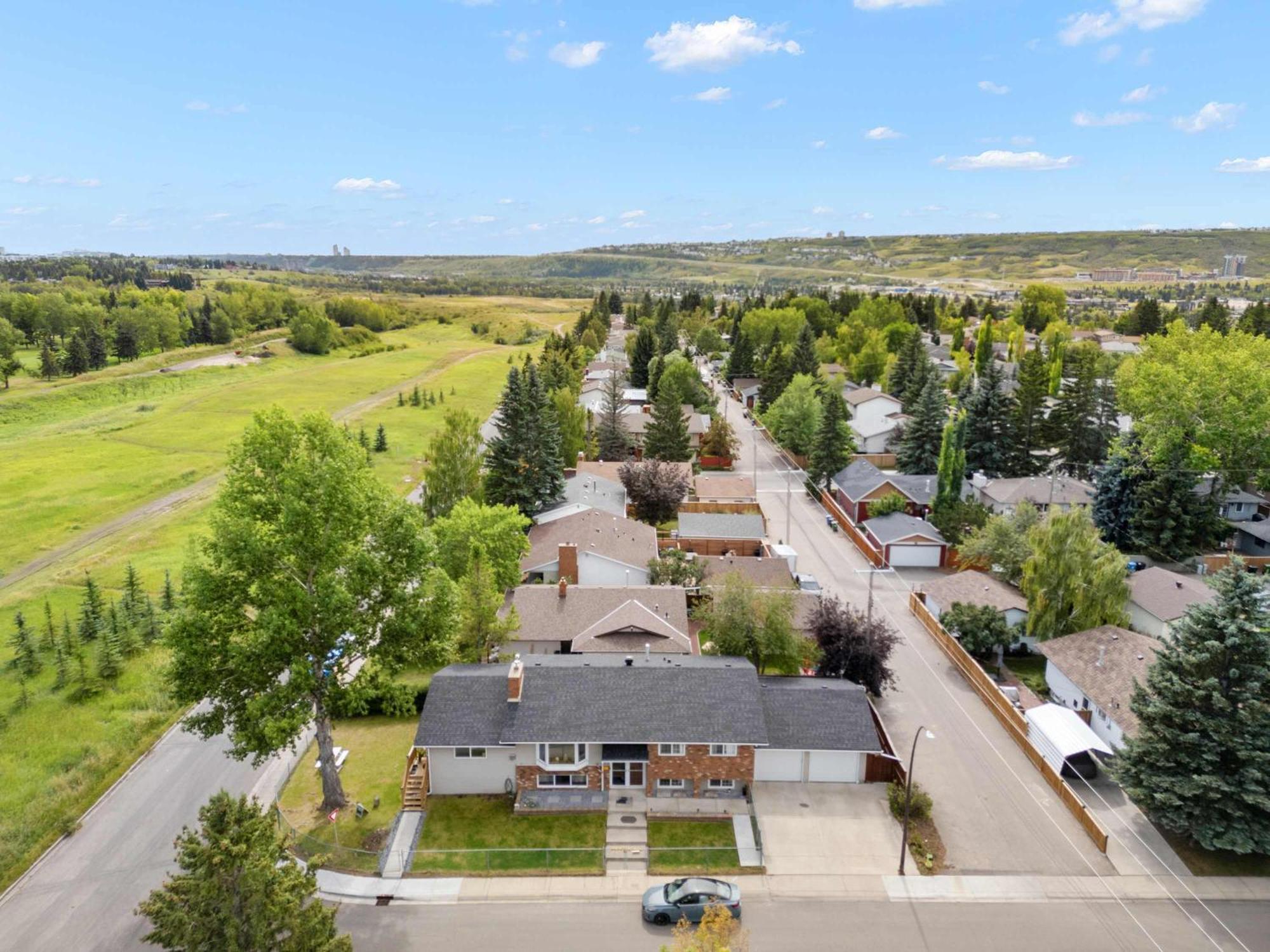 YYC New! Enjoy Yoga Classes! Private 2 Bedroom Suite W Netflix & Banff Pass! Near Championship Golf Course! מראה חיצוני תמונה